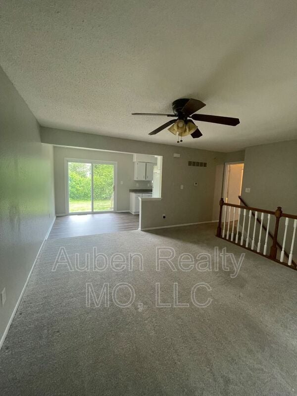 409 NE Westwind Dr in Lee's Summit, MO - Building Photo - Building Photo