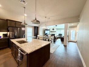 916 Cumberland St in McGregor, TX - Building Photo - Building Photo