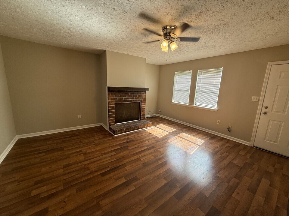 1735 Cedar Shoals Dr in Athens, GA - Building Photo