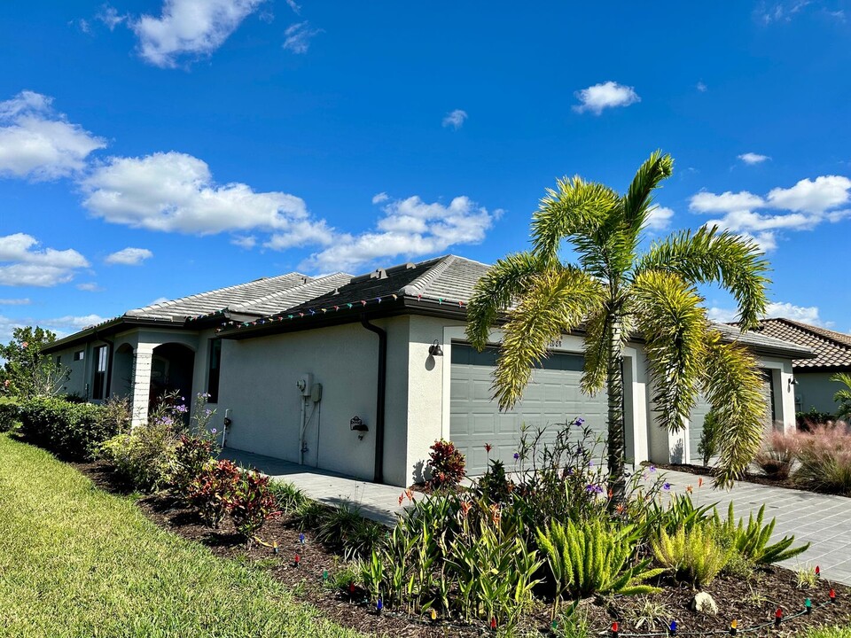 14008 Pine Lodge Ln in Ft. Myers, FL - Building Photo