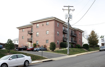 Cameron Commons Apartments in Arlington, VA - Building Photo - Building Photo