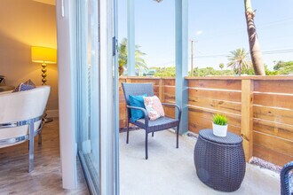 Westshore Palms at Kennedy in Tampa, FL - Building Photo - Building Photo