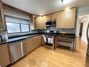 9 Reservoir Rd in Brookline, MA - Building Photo - Building Photo