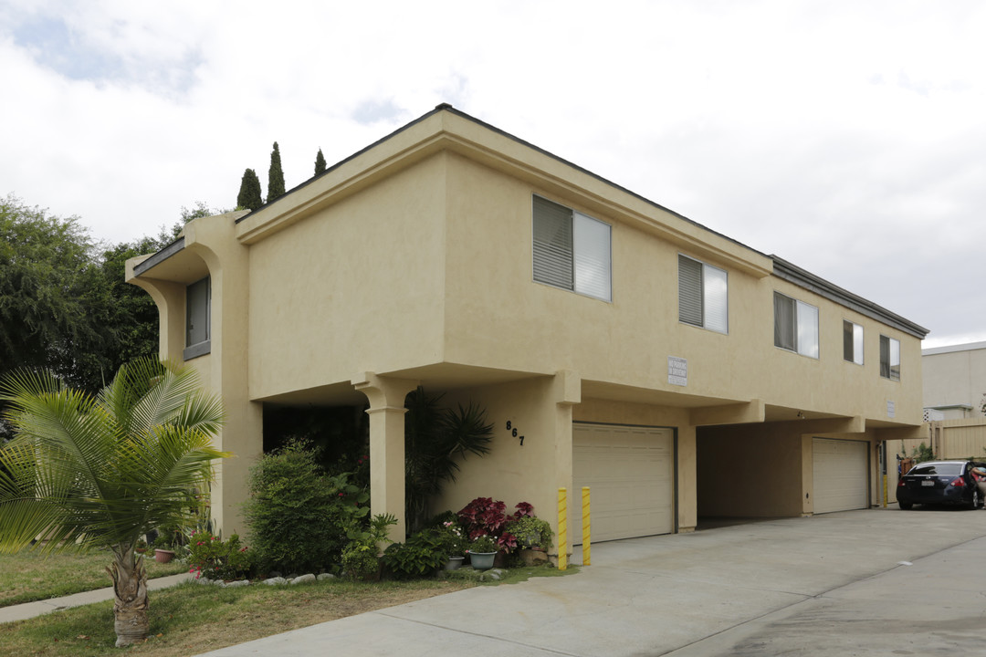 867 N Adele St in Orange, CA - Building Photo