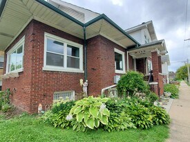 400 S 4th Ave, Unit Spacious 3 bedroom, 1 bat in Maywood, IL - Building Photo