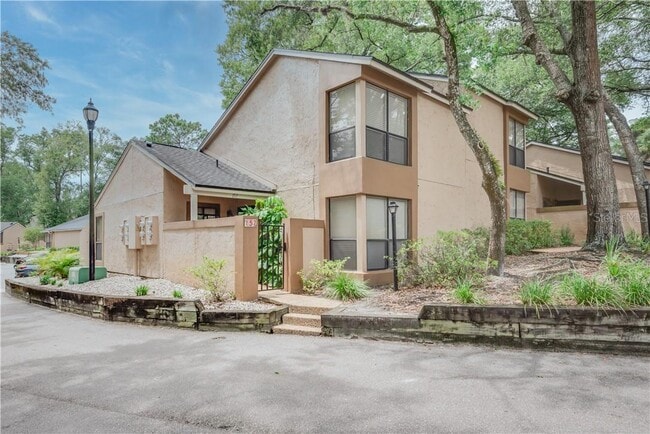 940 Douglas Ave
