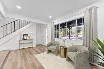 4404 Vista Way in La Mesa, CA - Building Photo - Building Photo