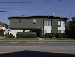 13415 Victory Blvd in Van Nuys, CA - Building Photo - Building Photo