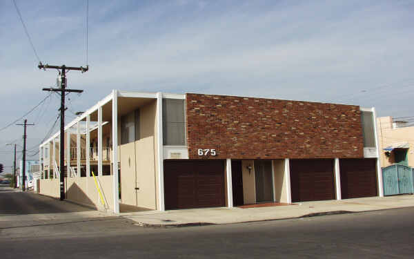 675 Stanley Ave in Long Beach, CA - Foto de edificio - Building Photo