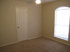 221 Camelot Dr in Weatherford, TX - Building Photo - Building Photo
