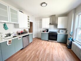 158 Boston St in Boston, MA - Building Photo