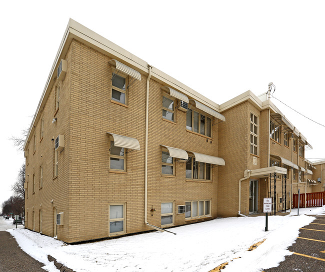 L & O Apartments in St. Paul, MN - Foto de edificio - Building Photo