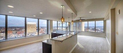 Bliss Lofts in Canton, OH - Building Photo - Interior Photo