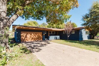 1515 Driftwood Dr in Dallas, TX - Foto de edificio - Building Photo