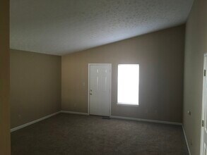 3235 Keystone Lakes Way in Indianapolis, IN - Foto de edificio - Building Photo