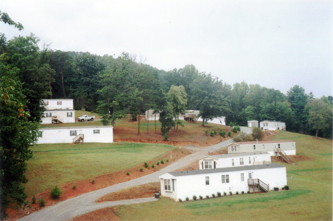 3-82 Piney Ridge Ln in Leicester, NC - Foto de edificio