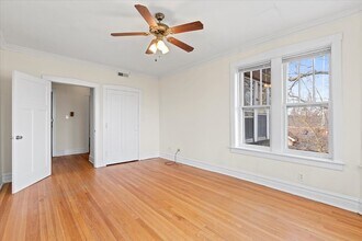 2557 W Eastwood Ave, Unit 3 in Chicago, IL - Foto de edificio - Building Photo
