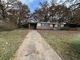 2862 Oak Forest Dr in Jackson, MS - Building Photo