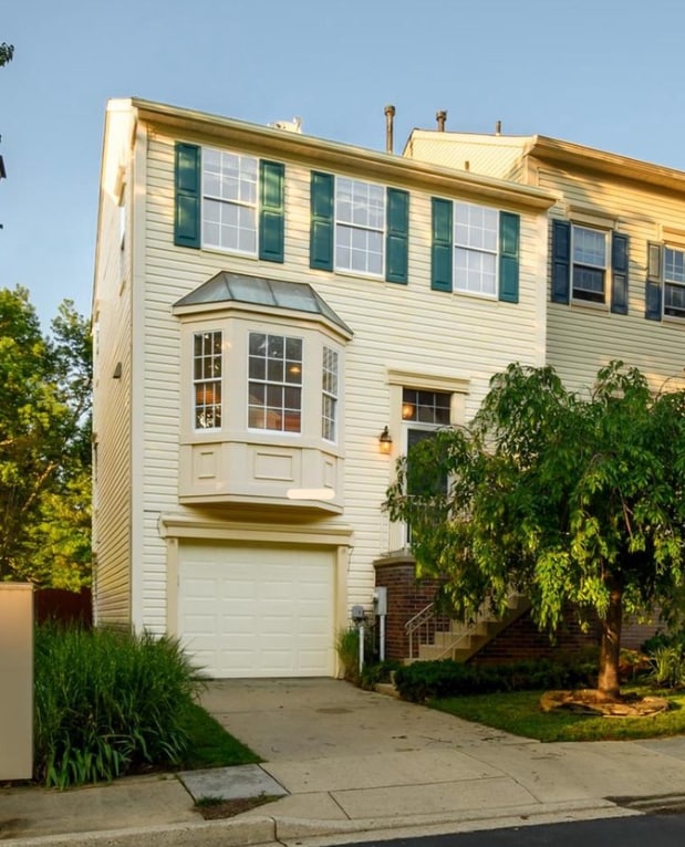 property at 2510 Smoketree Ln
