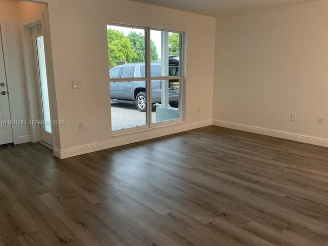 11620 NW 31st Pl in Sunrise, FL - Building Photo - Building Photo