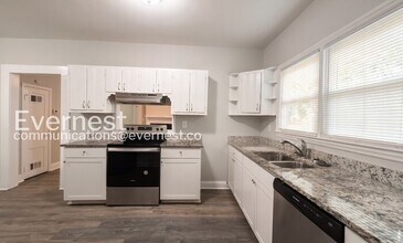 887 Ellis Rd in Stone Mountain, GA - Building Photo - Building Photo