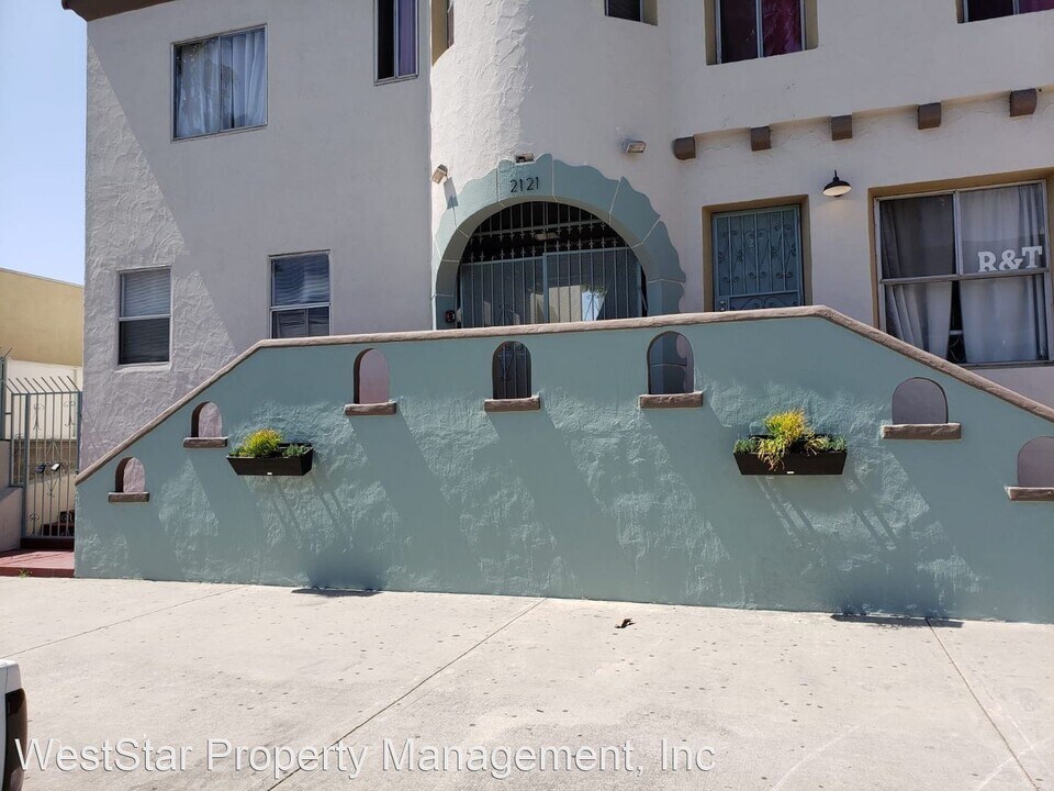 2121 Long Beach Blvd in Long Beach, CA - Building Photo
