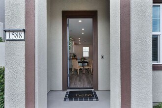 1588 Parkside Way in Roseville, CA - Building Photo - Building Photo