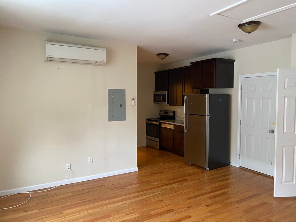 48 High St-Unit -52-3A in Bristol, CT - Building Photo