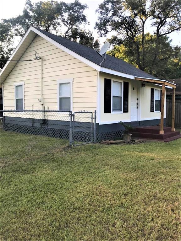 property at 903 N Valderas St