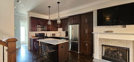1827 W Melrose St, Unit Unit 1R Coach House in Chicago, IL - Building Photo - Building Photo