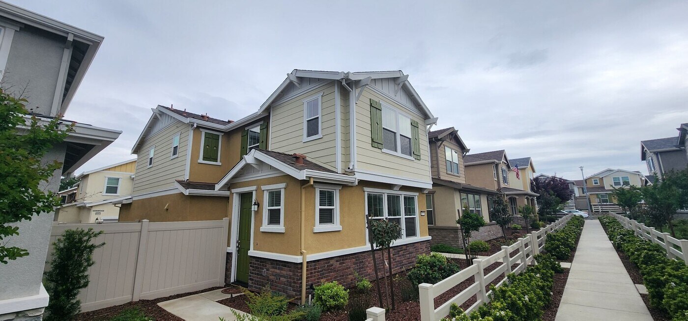 6194 Paseo de Harris in Citrus Heights, CA - Building Photo