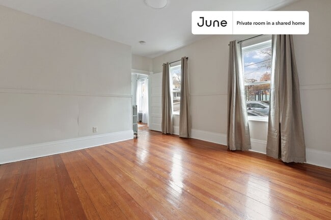 Private bedroom in 3 bed/1 bath Home in Somerville, MA - Building Photo - Building Photo