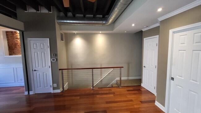 816 S 5th St, Unit B in Philadelphia, PA - Foto de edificio - Building Photo