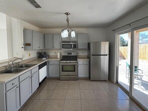 331 Cll Amarillo SW in Albuquerque, NM - Building Photo - Building Photo