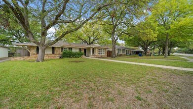 10903 Cromwell Dr in Dallas, TX - Building Photo - Building Photo