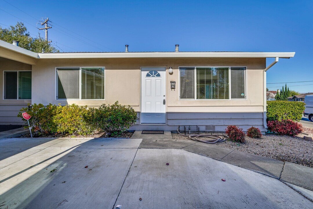 10131 Craft Dr in Cupertino, CA - Building Photo