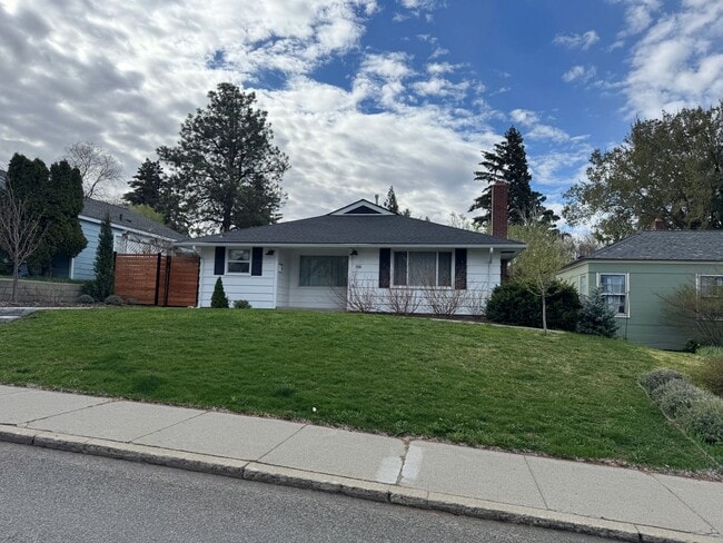 706 E 3rd Ave in Ellensburg, WA - Building Photo - Building Photo