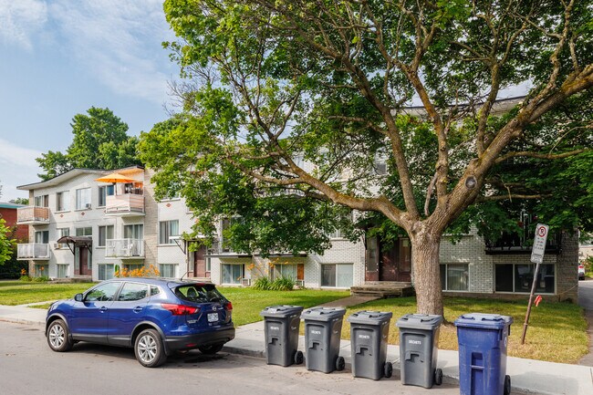 512 70E Av in Laval, QC - Building Photo - Building Photo