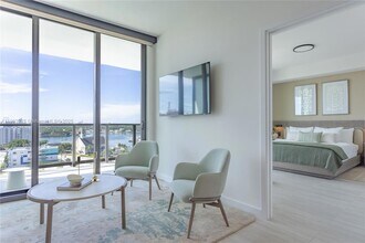 580 72nd St, Unit 1006 in Miami Beach, FL - Building Photo - Building Photo