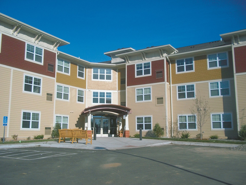 Cypress Senior Living Apartments in Oakdale, MN - Foto de edificio