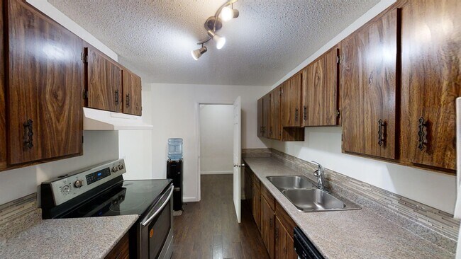 7201-7201 Poplar Dr in Grande Prairie, AB - Building Photo - Building Photo