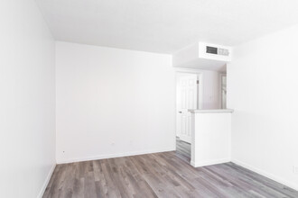 Hallmark Apartments in El Paso, TX - Foto de edificio - Interior Photo