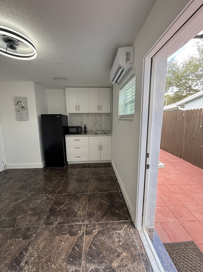 2311 N 70th Ter, Unit Efficiency in Hollywood in Hollywood, FL - Foto de edificio - Building Photo