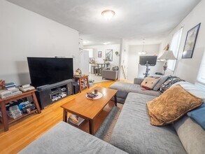 28 Fisk Ave in Somerville, MA - Building Photo - Building Photo