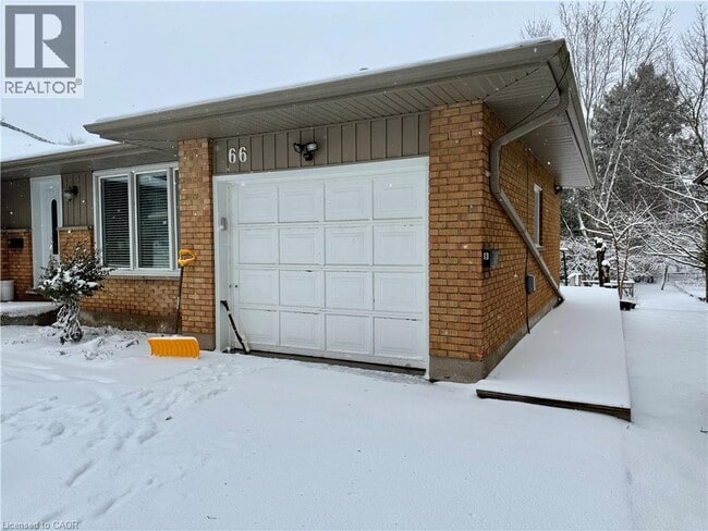 66 Nine Pines Rd in Kitchener, ON - Building Photo - Building Photo