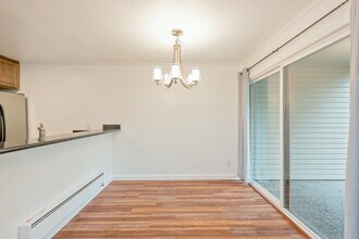 14707 NE 44th Pl, Unit Q4 in Bellevue, WA - Building Photo - Building Photo
