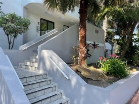 130 S Shore Dr in Miami Beach, FL - Building Photo