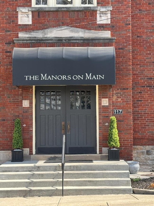 Manors On Main in Newport, KY - Foto de edificio - Building Photo