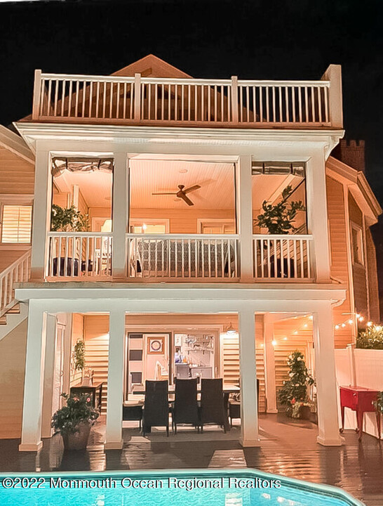 12 Captains Ct in Manasquan, NJ - Building Photo