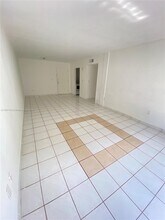 605 NW 72nd Ave in Miami, FL - Building Photo - Building Photo